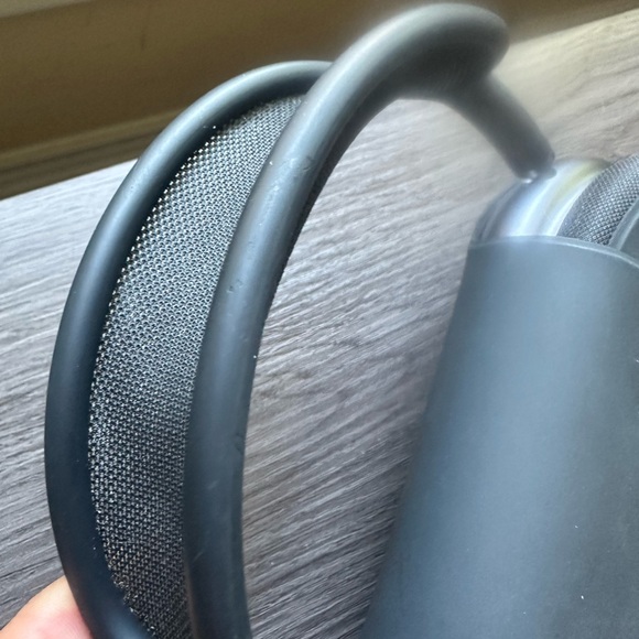 Apple Airpods Max in Black - Picture 13 of 14